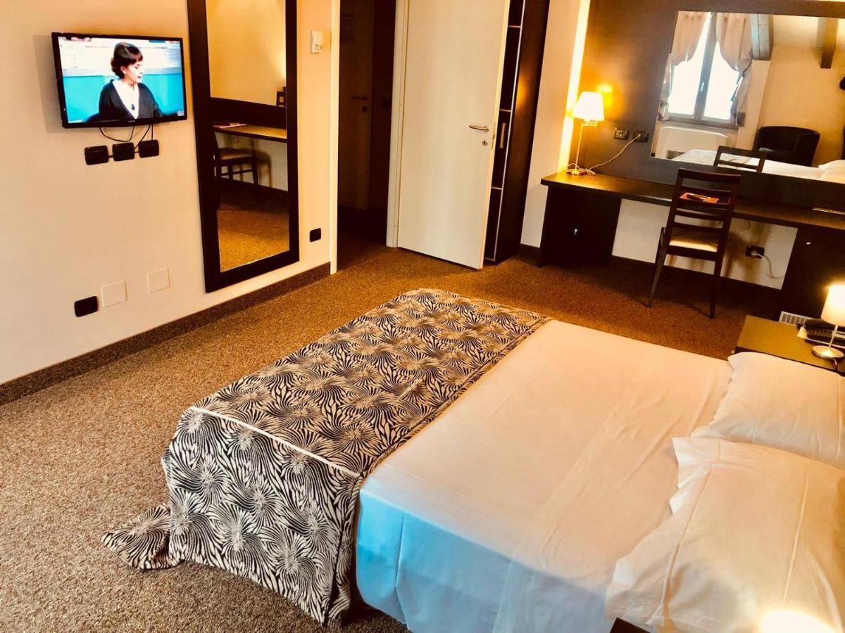 Motel Malpensa Inn & Hotel-Airport Case Nuove  Exteriör bild