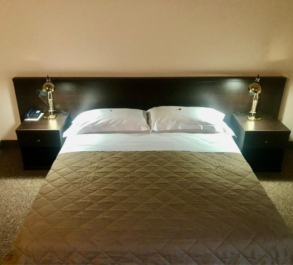Motel Malpensa Inn & Hotel-Airport Case Nuove  Exteriör bild