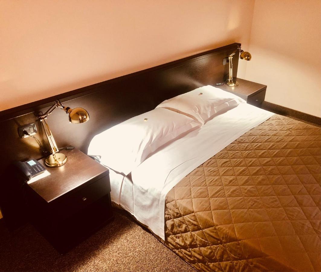 Motel Malpensa Inn & Hotel-Airport Case Nuove  Exteriör bild