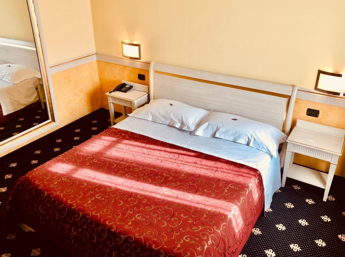 Motel Malpensa Inn & Hotel-Airport Case Nuove  Exteriör bild