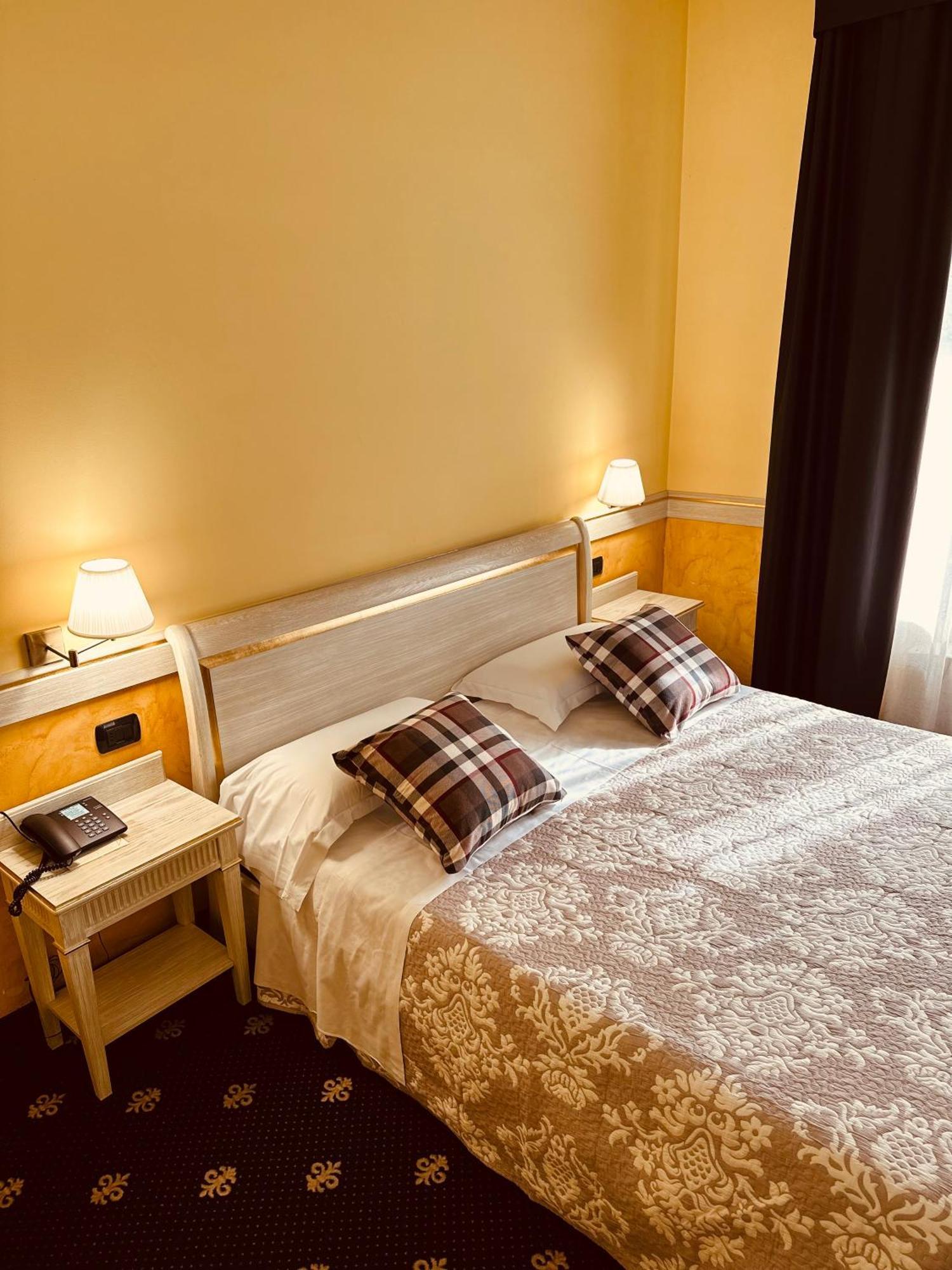 Motel Malpensa Inn & Hotel-Airport Case Nuove  Exteriör bild